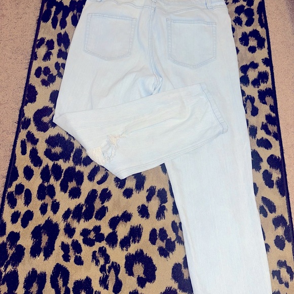 Light Skinned Jeans - Picture 3 of 6